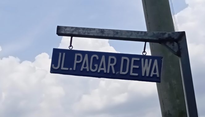 
					Lapor Pak Bambang! Masih Ada Jalan Tanah di Kota Metro, Warga : Kapan Bergerak?