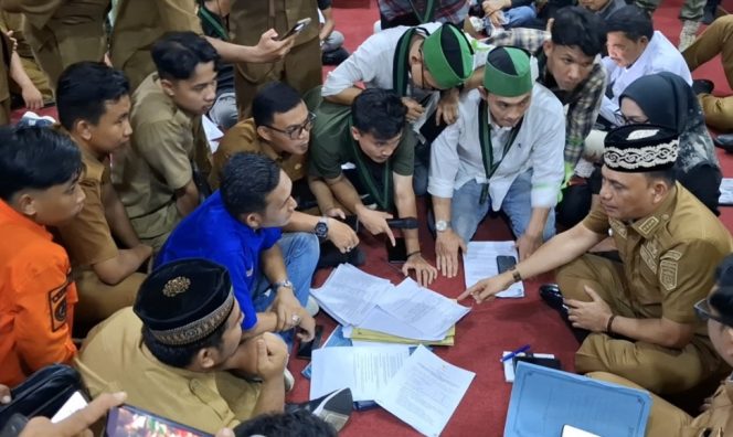 
					Digeruduk Demonstran, Wali Kota Metro Komitmen Kabulkan 5 Tuntutan THL