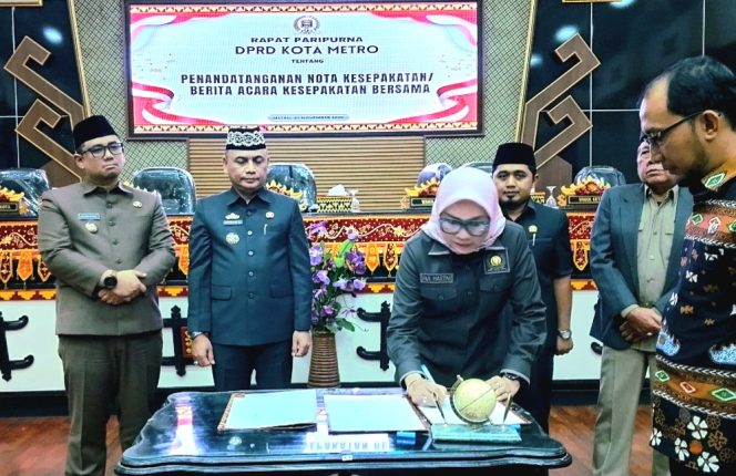 
					Tok! Nota Kesepakatan KUA-PPAS APBD Kota Metro 2026 Ditandatangani
