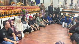 [ADV] Unjuk Rasa di Depan DPRD Kota Metro, Ria Hartini : Seluruh Tuntutan Kami Kawal