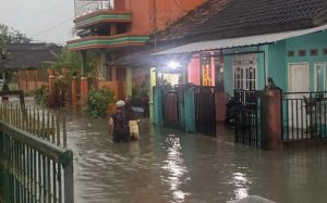 Puluhan Rumah di Bambu Kuning Kota Metro Direndam Banjir, Warga : Apa Kerja Pemkot!?