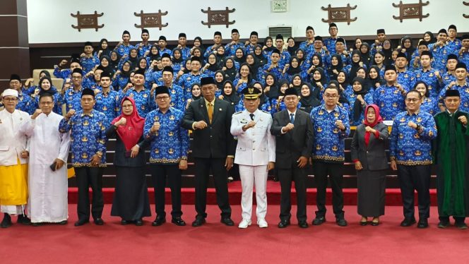
					Serahkan 86 SK Pengangkatan CPNS, Wali Kota Metro : Disiplin & Jaga Integritas!