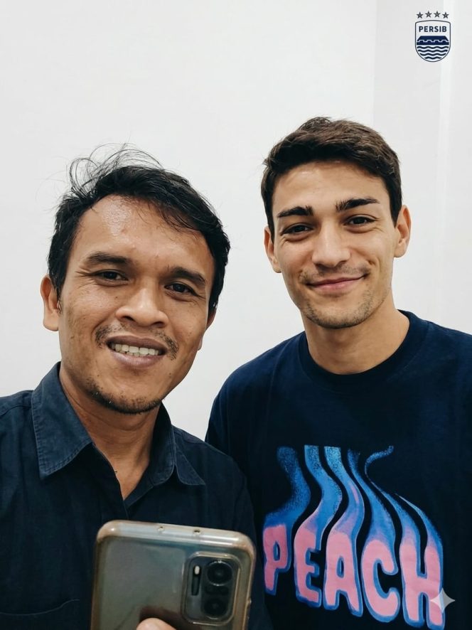 
					Hujan Gol di GBLA Tidak Membuat Persib Turun Peringkat