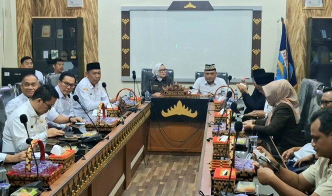 
					Akhirnya, Wali Kota Metro Penuhi Undangan DPRD