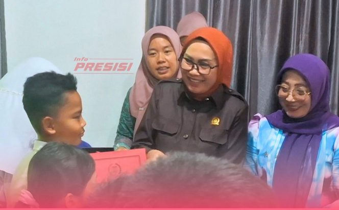 
					Jelang Tahun Ajaran Baru, Ketua DPRD Kota Metro Salurkan Bantuan Finansial ke Puluhan Pelajar