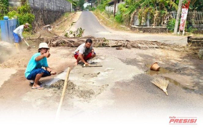 
					Semarak HUT ke-81 RI: Warga Yosorejo Mandiri Tambal 17 Lubang Jalan Demi Keselamatan Bersama