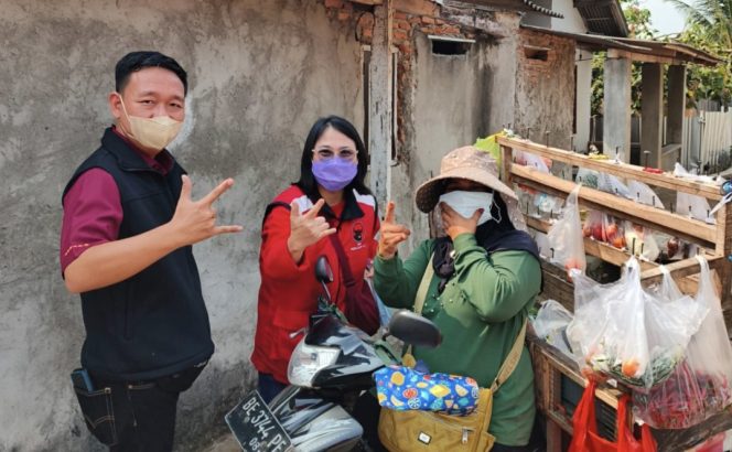 
					Wujud Nyata Peduli ‘Wong Cilik’, PDI Perjuangan Metro Blusukan Bagi Masker dan Air Bersih